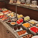 H+ فندق 4*