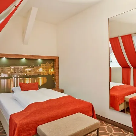Hotel H+
