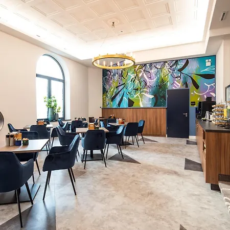 吕贝克h + 酒店 吕贝克