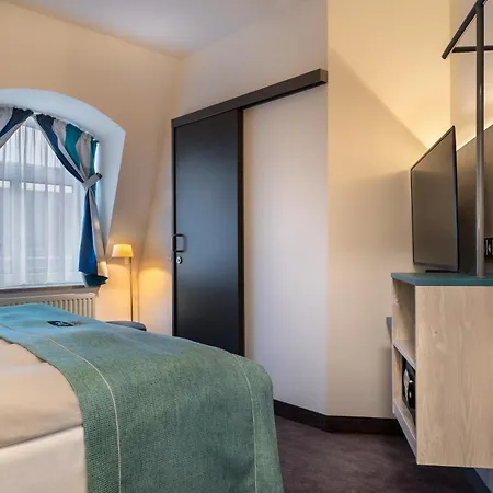 Otel H+